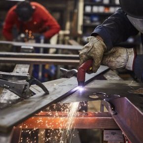 atelier étincelles métallerie découpe plasma