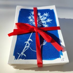 3 90 bouquet lartelierdescuriosites atelier papier cyanotype bleu enfant (…)