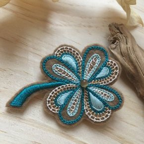 1 broche trèfle amis imaginaires