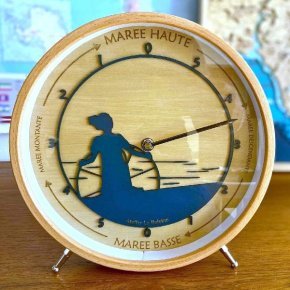 07 femme a la barre carre
