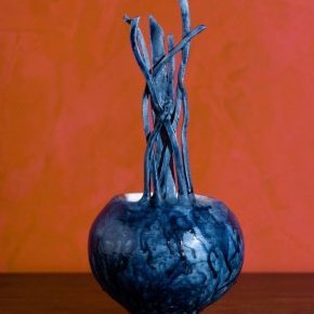 1 - Vase ailé bleu ciré