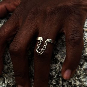 EMIKemi bague avec chaine Isis IMG 3912 ConvertImage