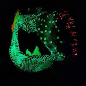 Broderie d art Rose futuriste brodée en 3D avec des matières fluorescentes à (…)