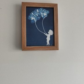 7 100 2026 enfant fleur lartelierdescuriosites atelier papier cyanotype bleu (…)