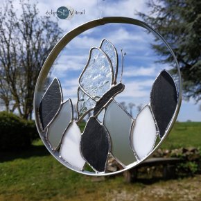 eclipse vitrail cercle papillon