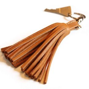 porte cles pompon cuir camel 2 1200x840 1