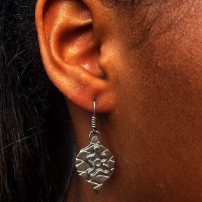 Boucle doreille argent fleur Esi IMG 4303 ConvertImage