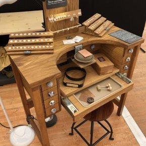 Établi de travail lors d'une exposition