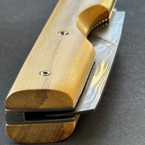 couteau pliant à ressort, lame damassée