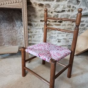 chaise enfant violette